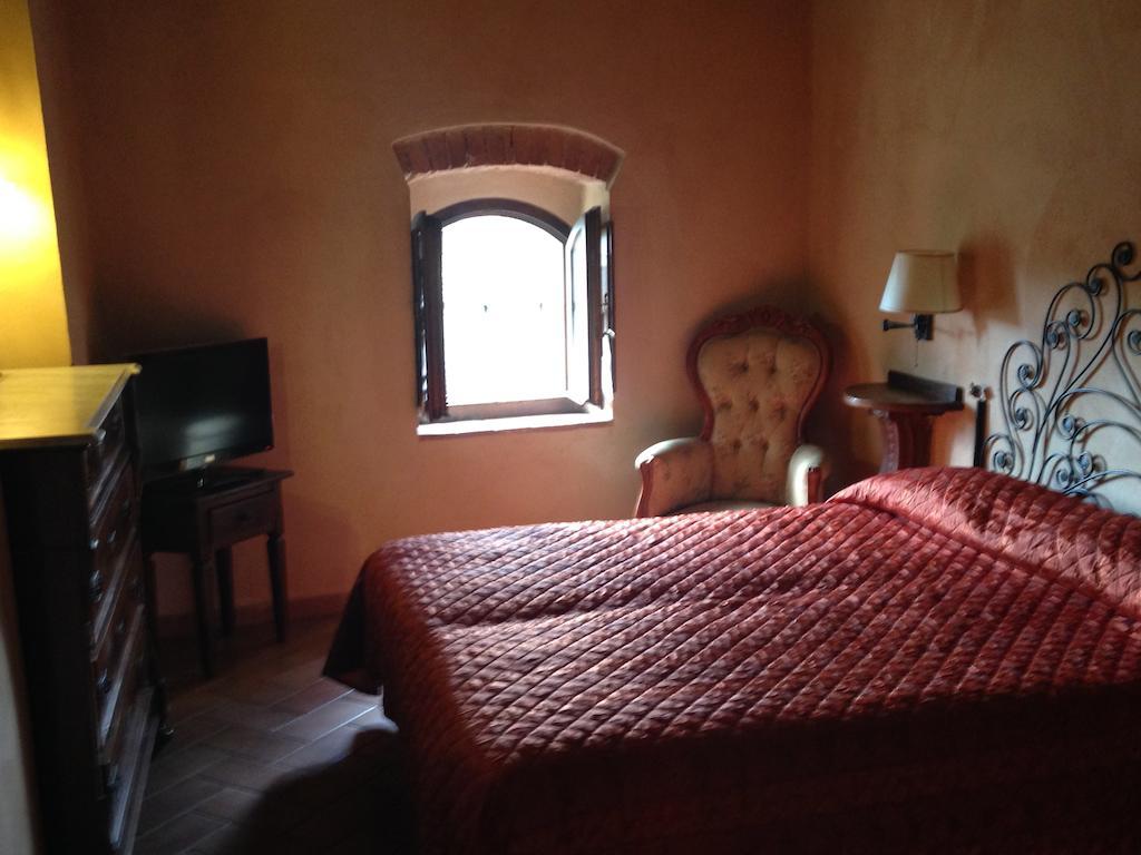 Camere Dentro Il Castello Монтериджоні Номер фото